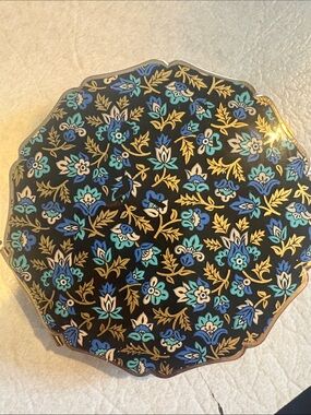 Vintage Stratton Floral Enamel Compact Mirror in Black, Blue - immaculate